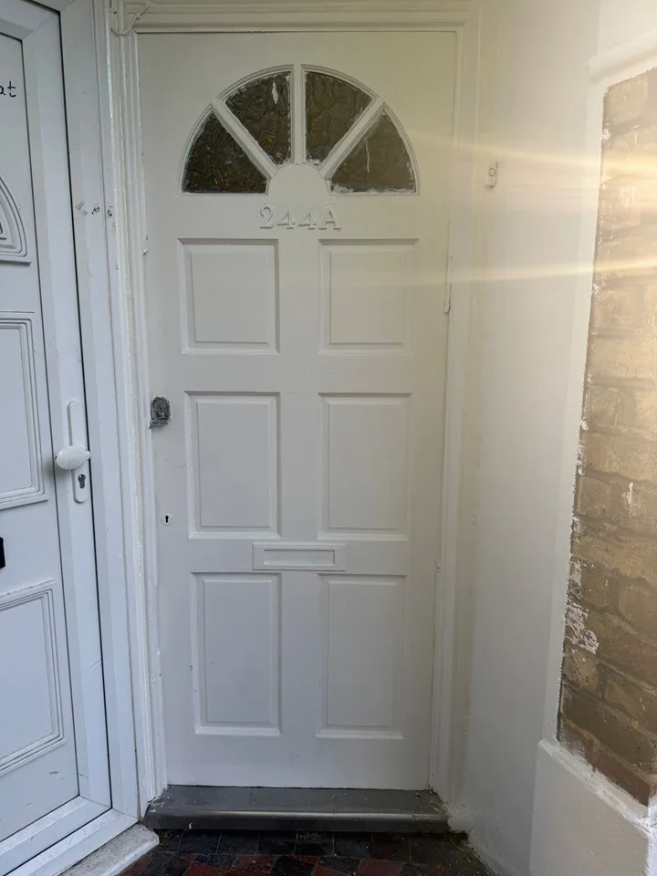 Flat Halley Road in Greater London