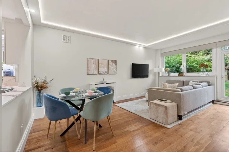 Flat Haverstock Hill in Greater London