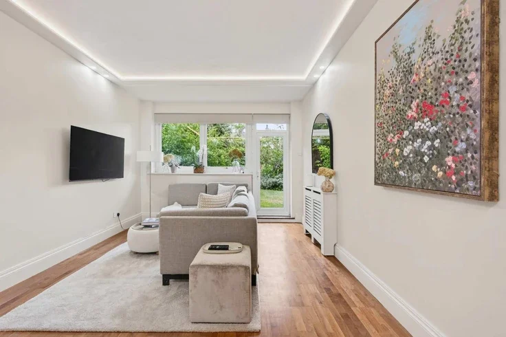 Flat Haverstock Hill in Greater London