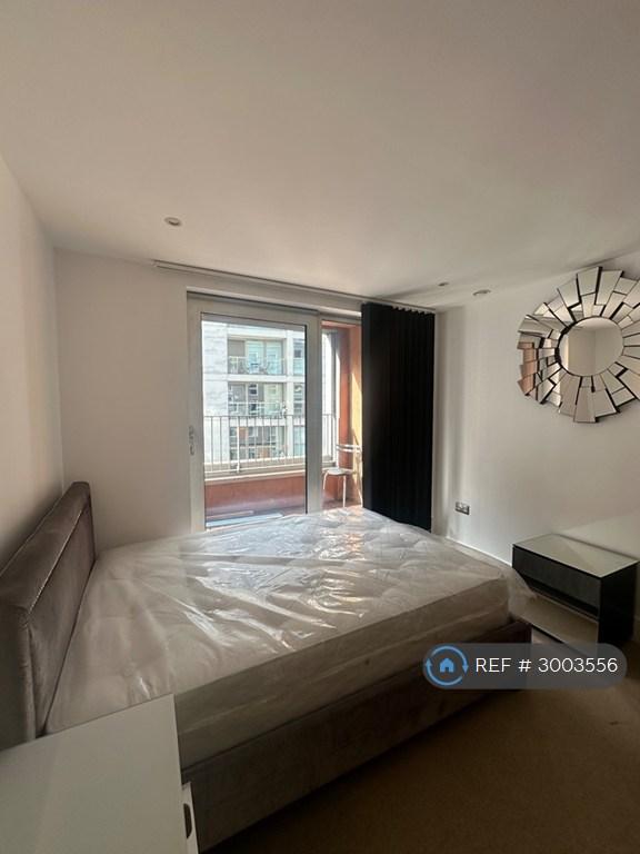 Flat Lanterns Way in Greater London