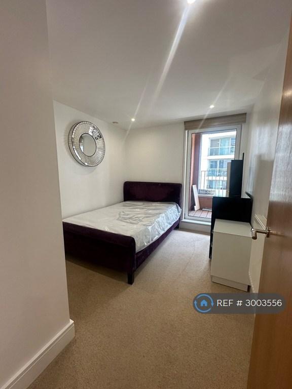 Flat Lanterns Way in Greater London