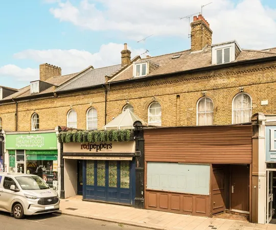 Flat Broad Street in Greater London