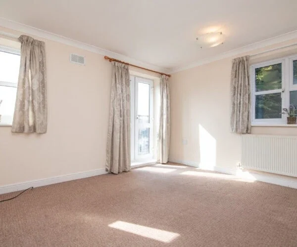 Flat The Elms in Golborne