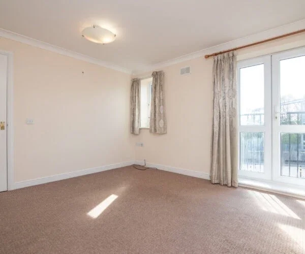 Flat The Elms in Golborne