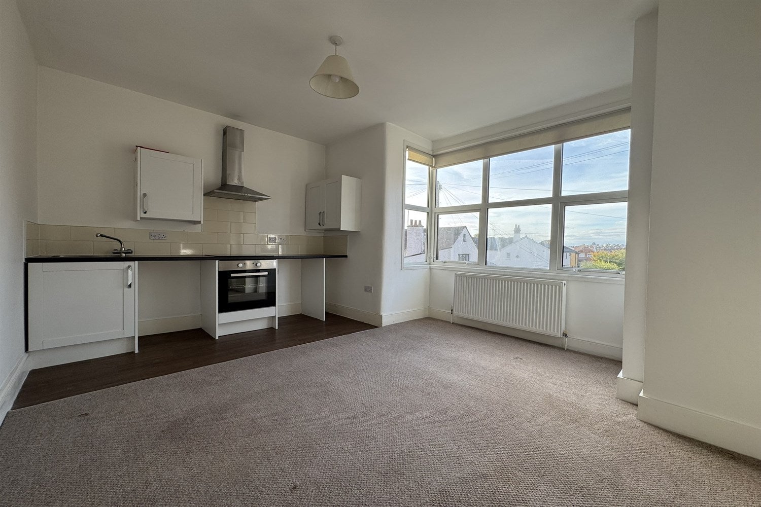 Flat Whitefriars Crescent in Southend-on-Sea