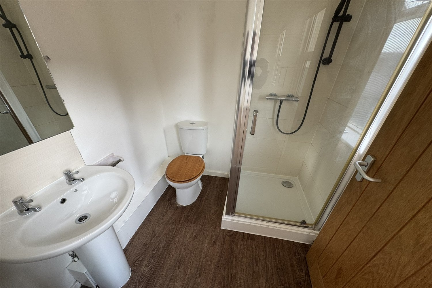 Flat Whitefriars Crescent in Southend-on-Sea