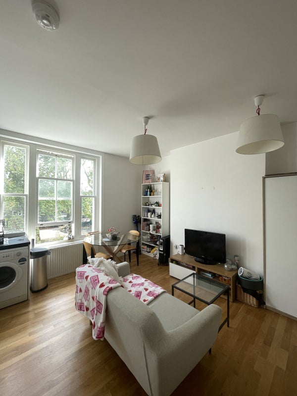 Room Hilldrop Road in Greater London