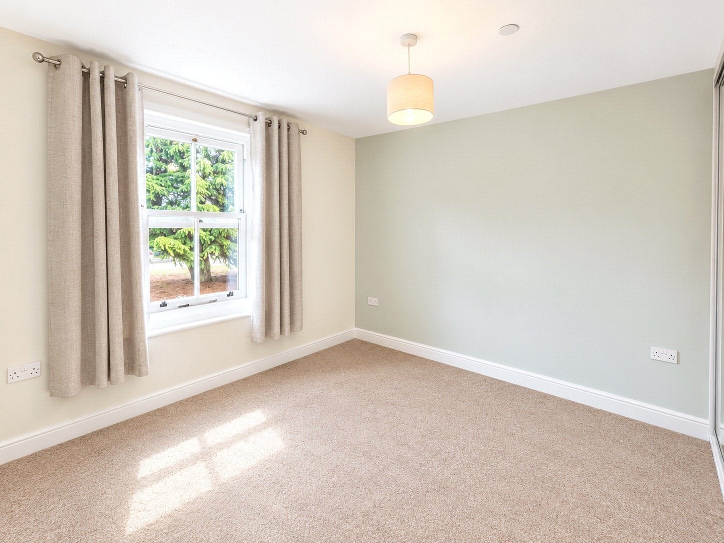Flat Veale Drive in Exeter
