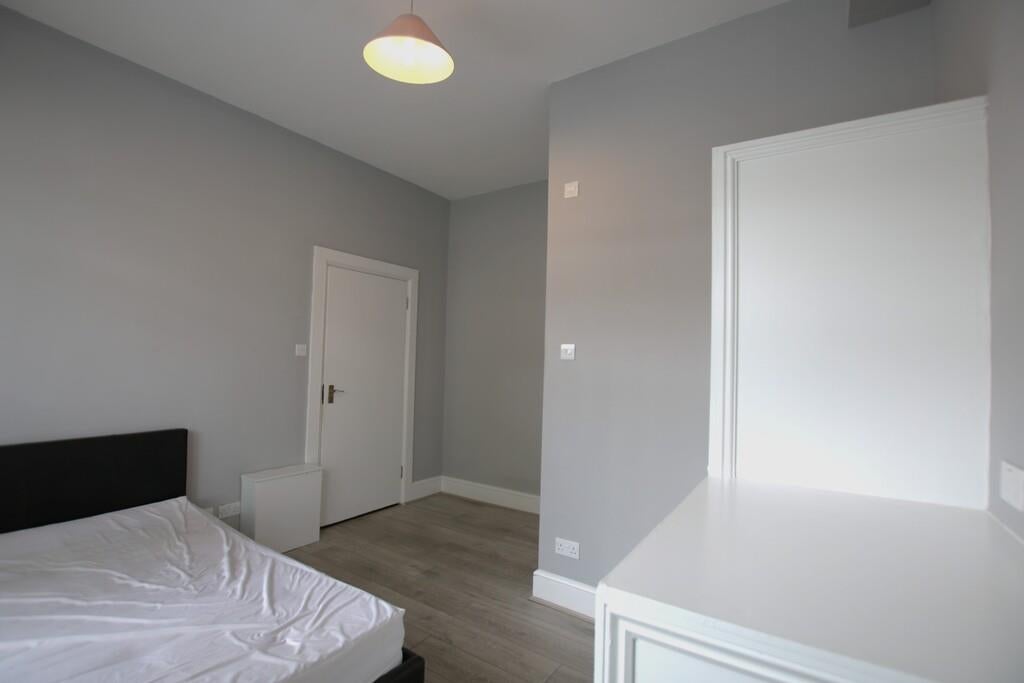 Room Cedar Road in Greater London