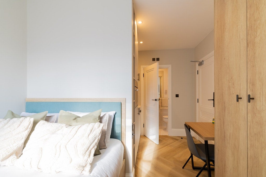 Flat Draycott Avenue in Greater London