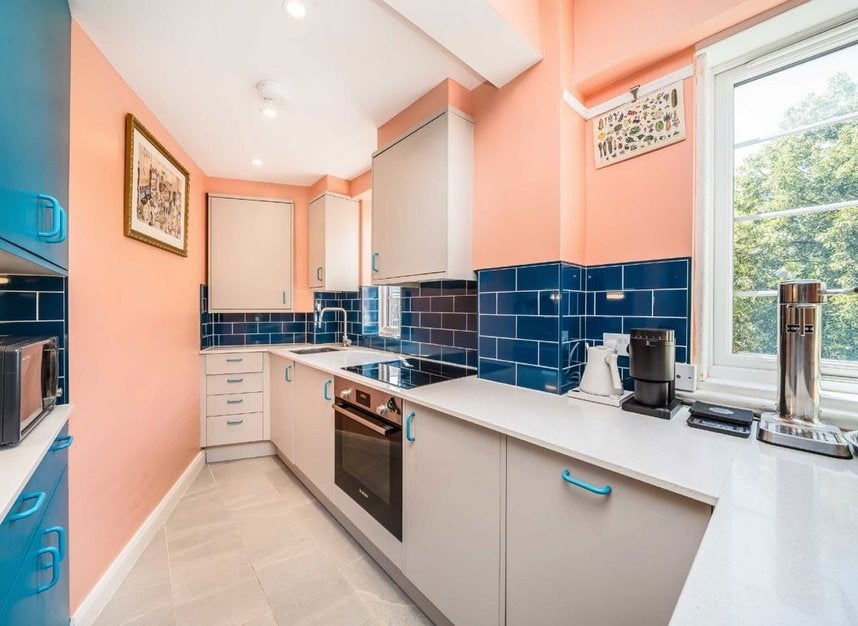 Flat West End Lane in Greater London