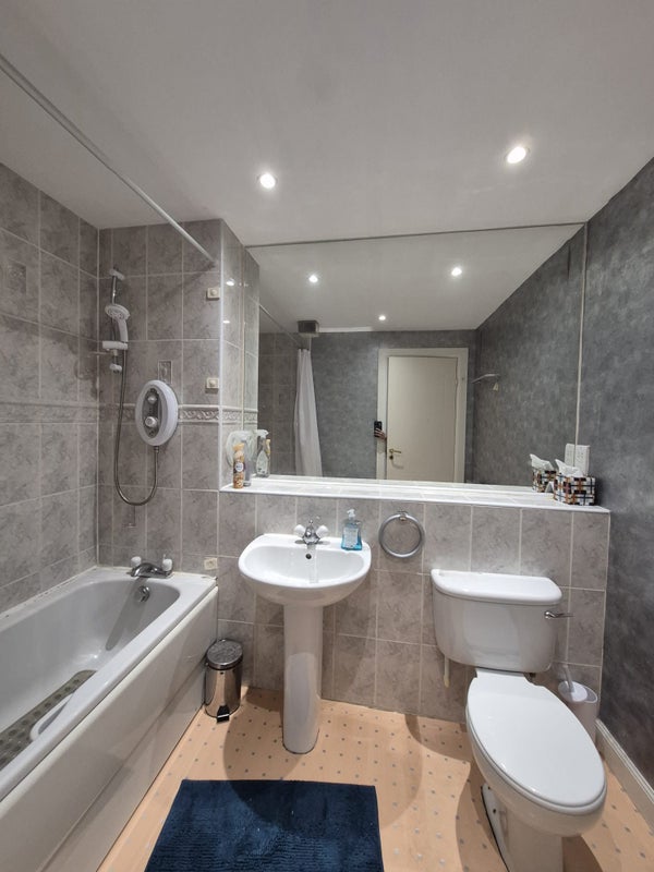 Room Orchard Brae Avenue in City of Edinburgh