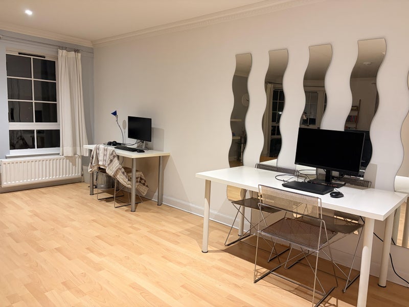 Room Orchard Brae Avenue in City of Edinburgh