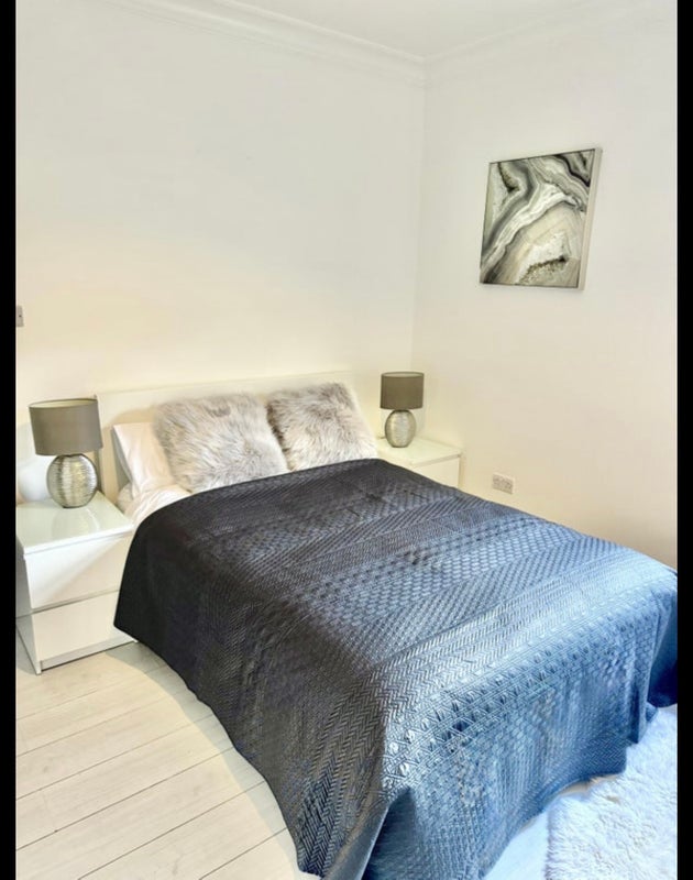 Room Salisbury Road in Greater London