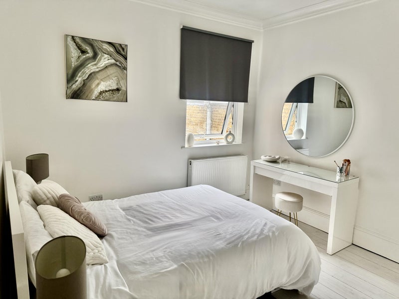 Room Salisbury Road in Greater London