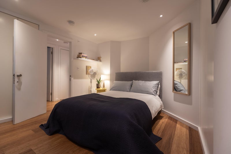 Room Mirabel Road in Greater London