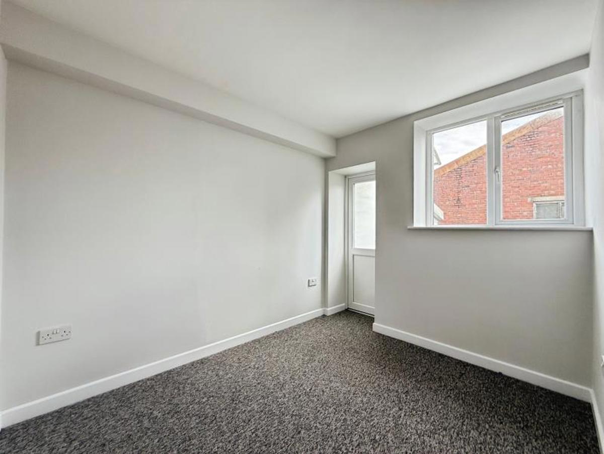 Flat Portview Road in Bristol