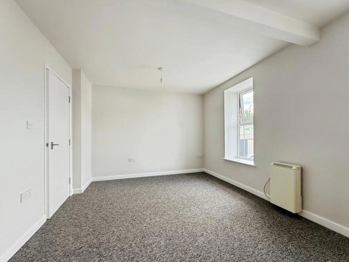 Flat Portview Road in Bristol