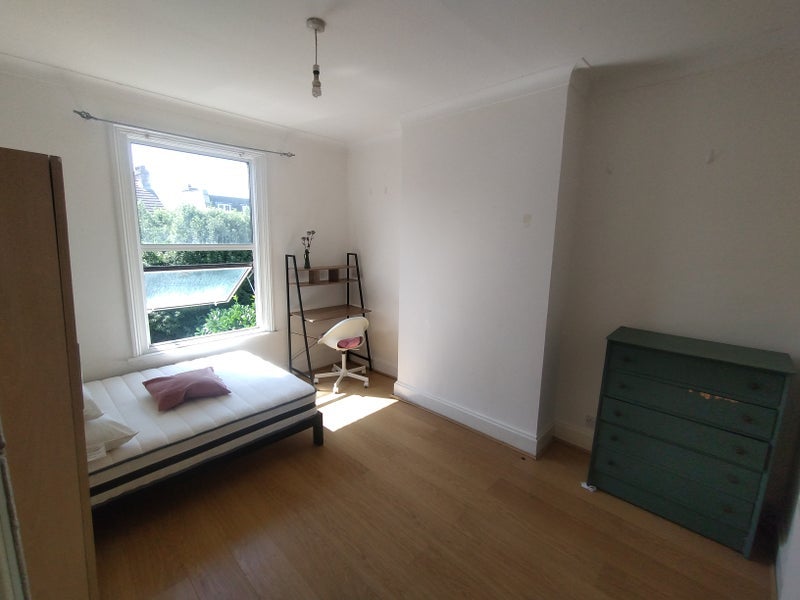Room Drayton Road in Greater London