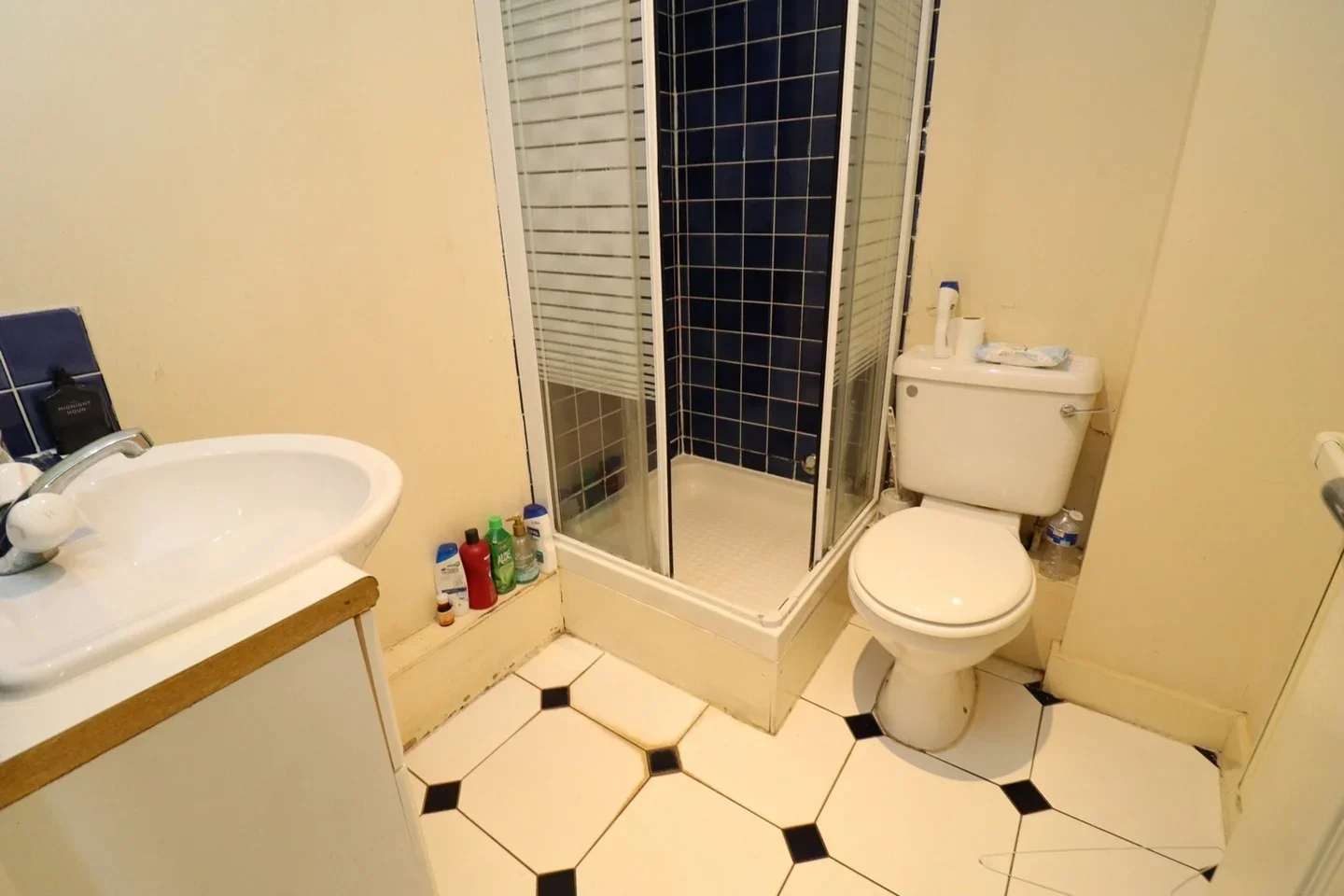 Room Jamestown Way in Greater London