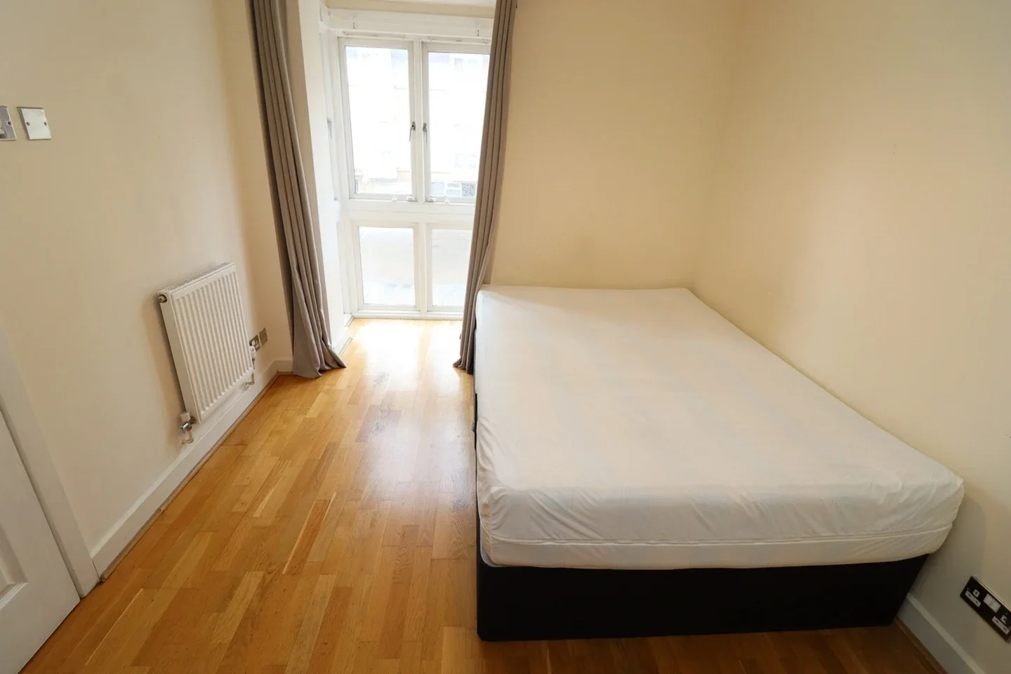 Room Jamestown Way in Greater London