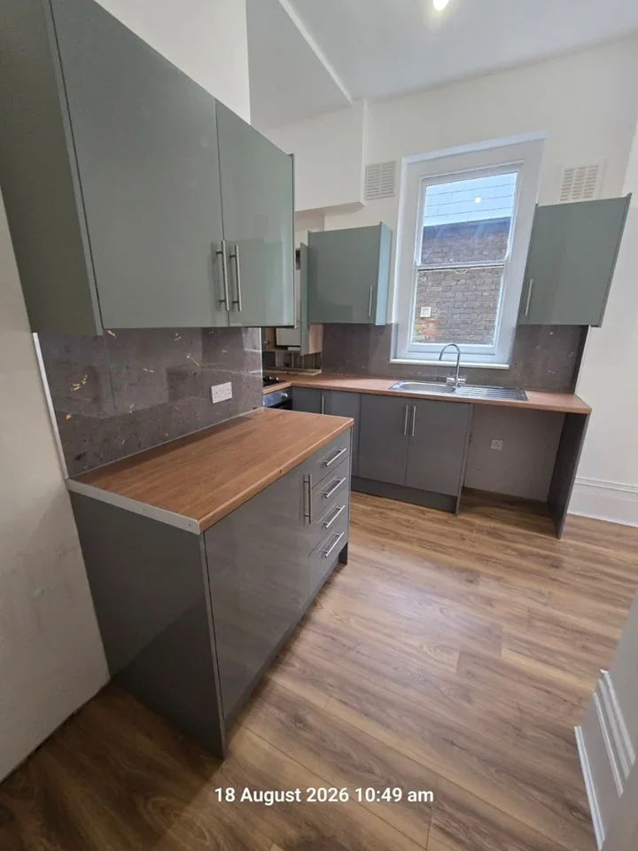 Flat Bromley Road in Greater London