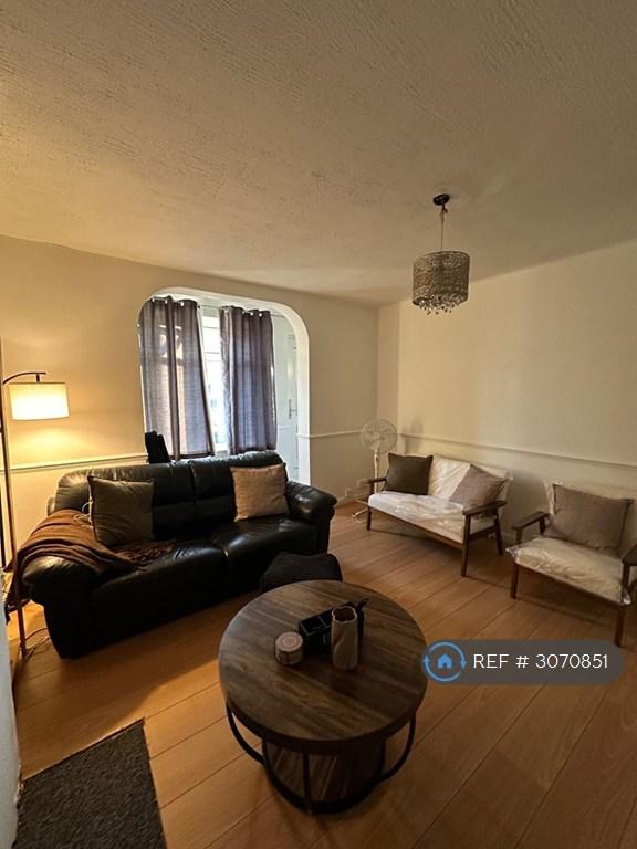 Room Bainbridge Road in Greater London