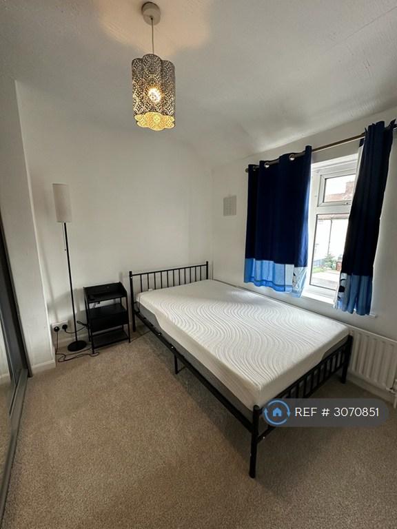 Room Bainbridge Road in Greater London