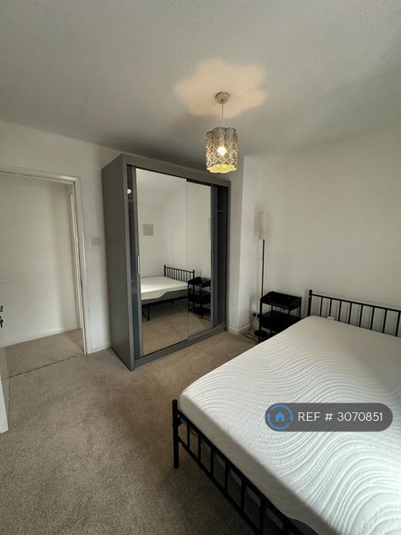 Room Bainbridge Road in Greater London