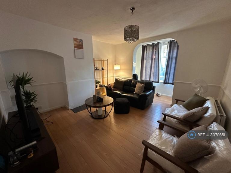 Room Bainbridge Road in Greater London