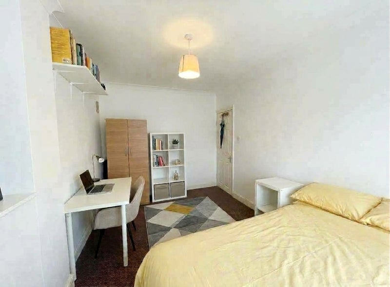 Flat Rectory Road in Greater London