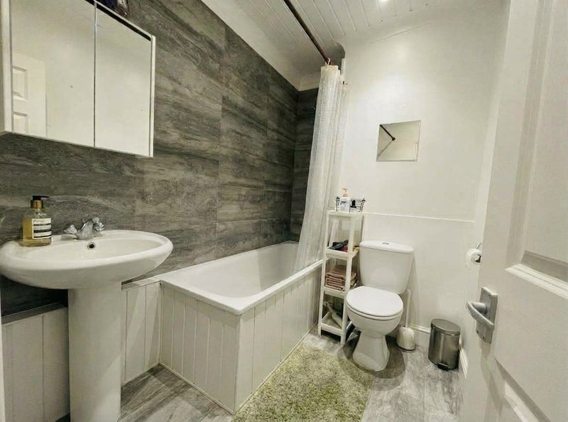 Flat Rectory Road in Greater London