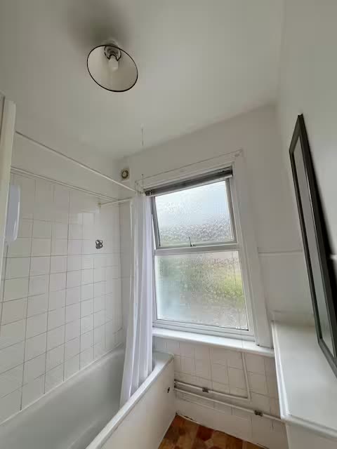 Room Tabor Grove in Greater London