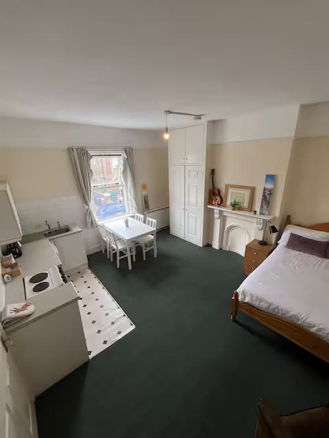 Room Tabor Grove in Greater London
