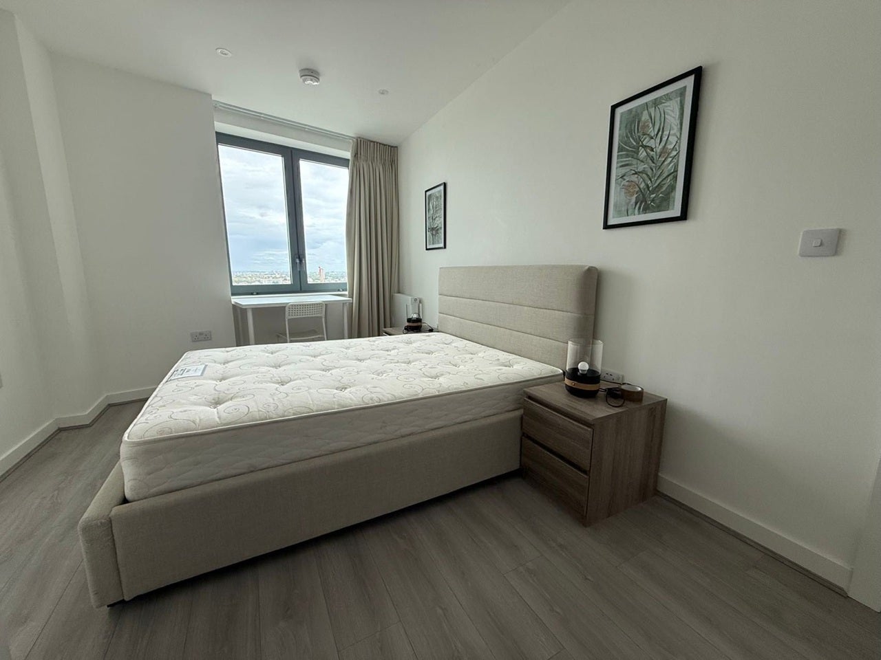 Flat Gillender Street in Greater London