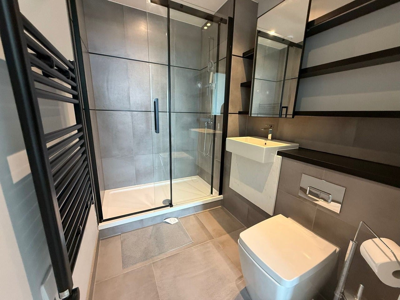 Flat Gillender Street in Greater London