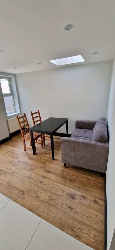 Room Morley Road in Greater London