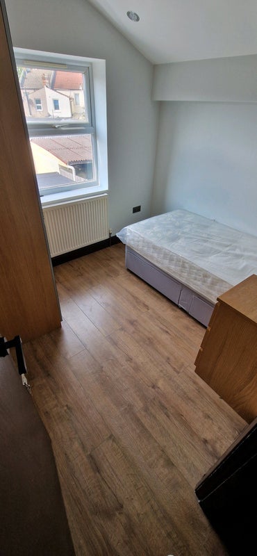 Room Morley Road in Greater London