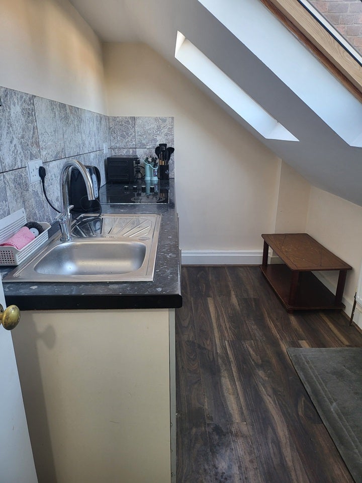 Room Coles Green Road in Greater London