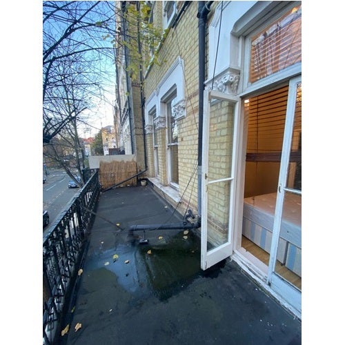 Flat Glazbury Road in Greater London