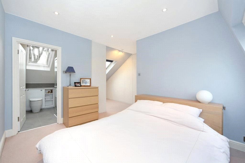 Flat Niton Street in Greater London