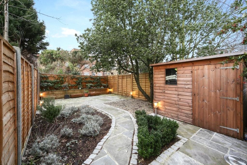 Flat Niton Street in Greater London