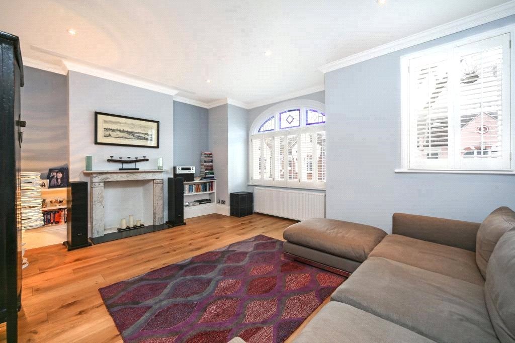 Flat Niton Street in Greater London