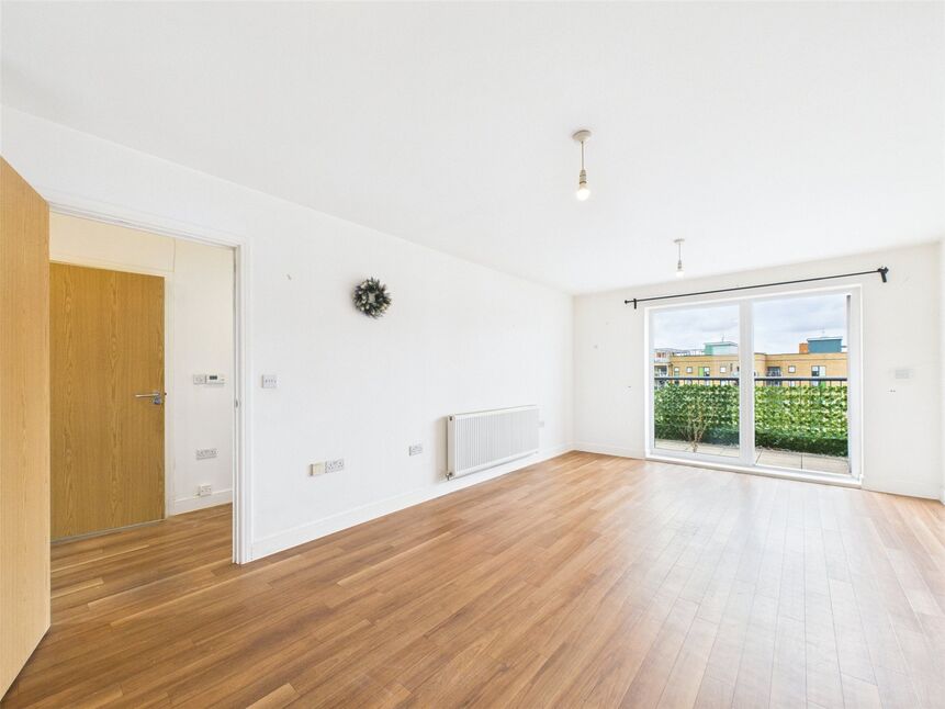 Flat Maxwell Road in Greater London
