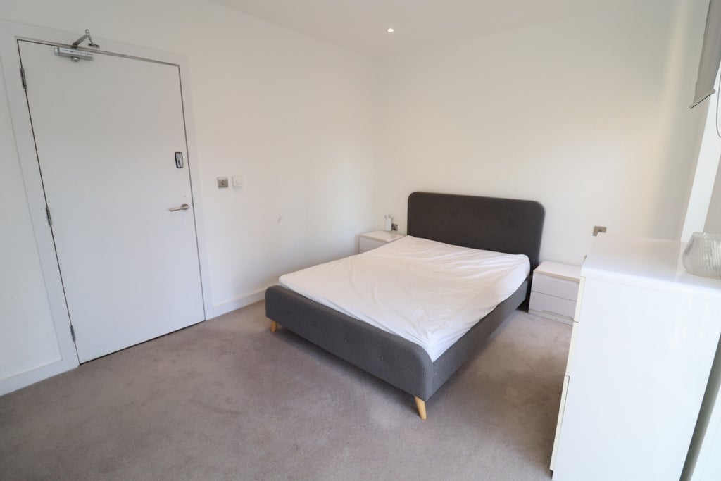Room Globe Road in Greater London