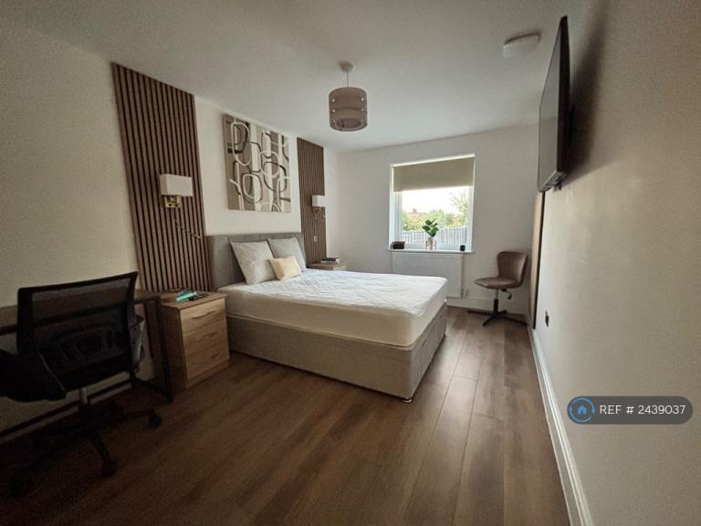 Room Bournewood Road in Greater London