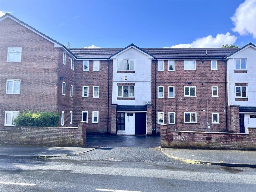 Flat Brackley Street in Salford