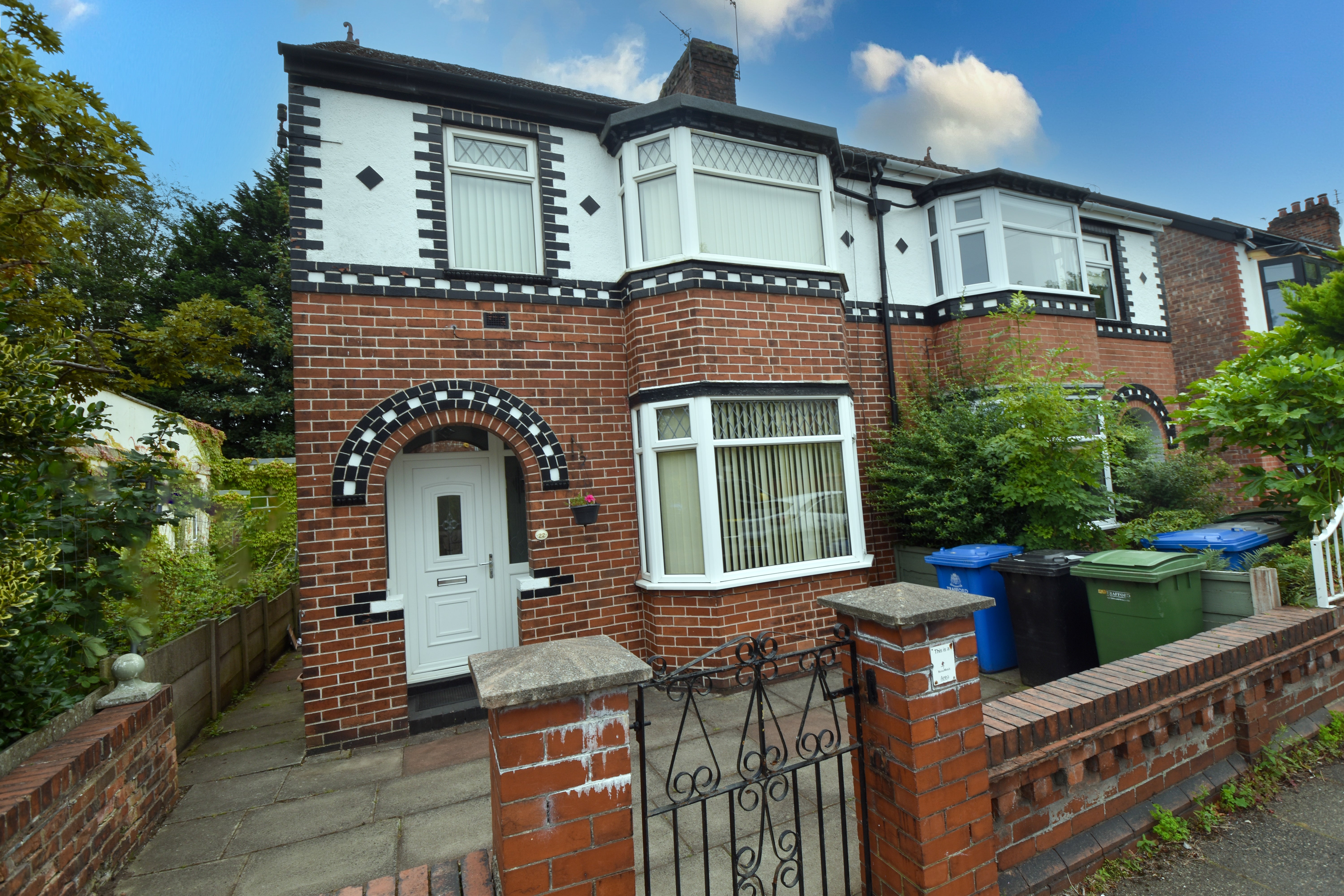 House Greenfield Avenue in Manchester