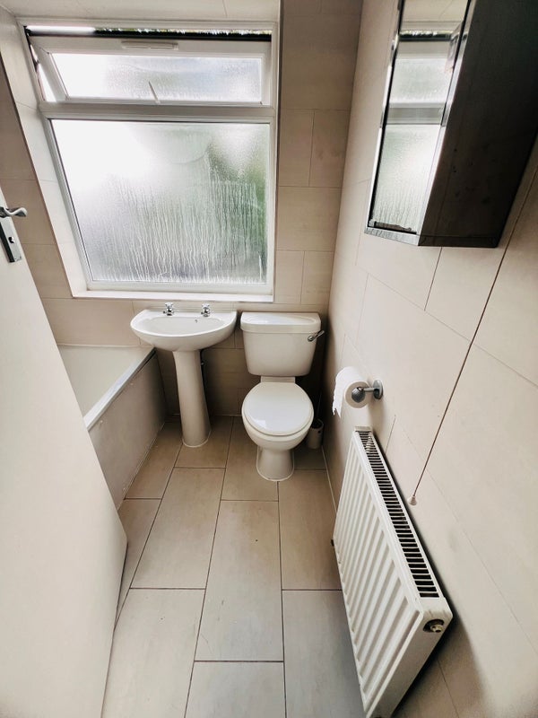 Room Tiverton Road in Greater London