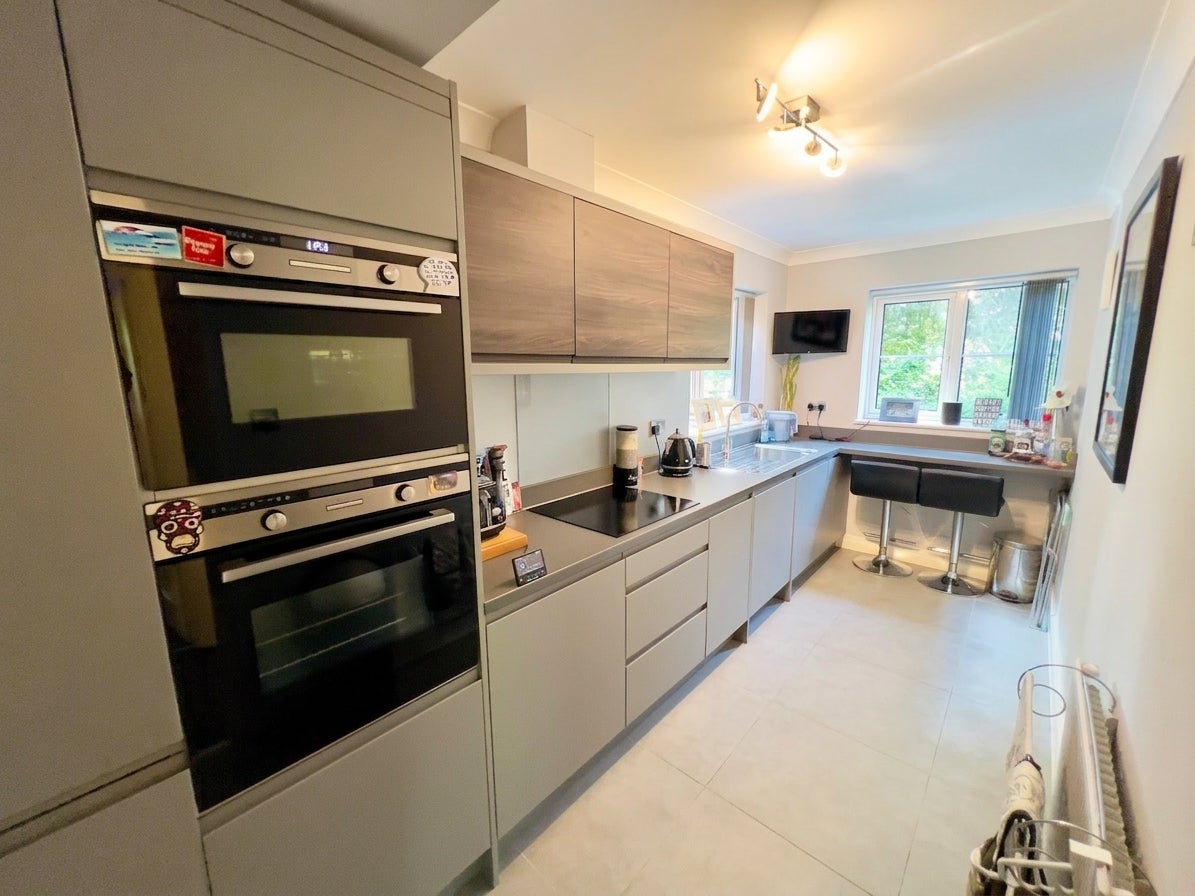 Flat Littlestone Close in Greater London